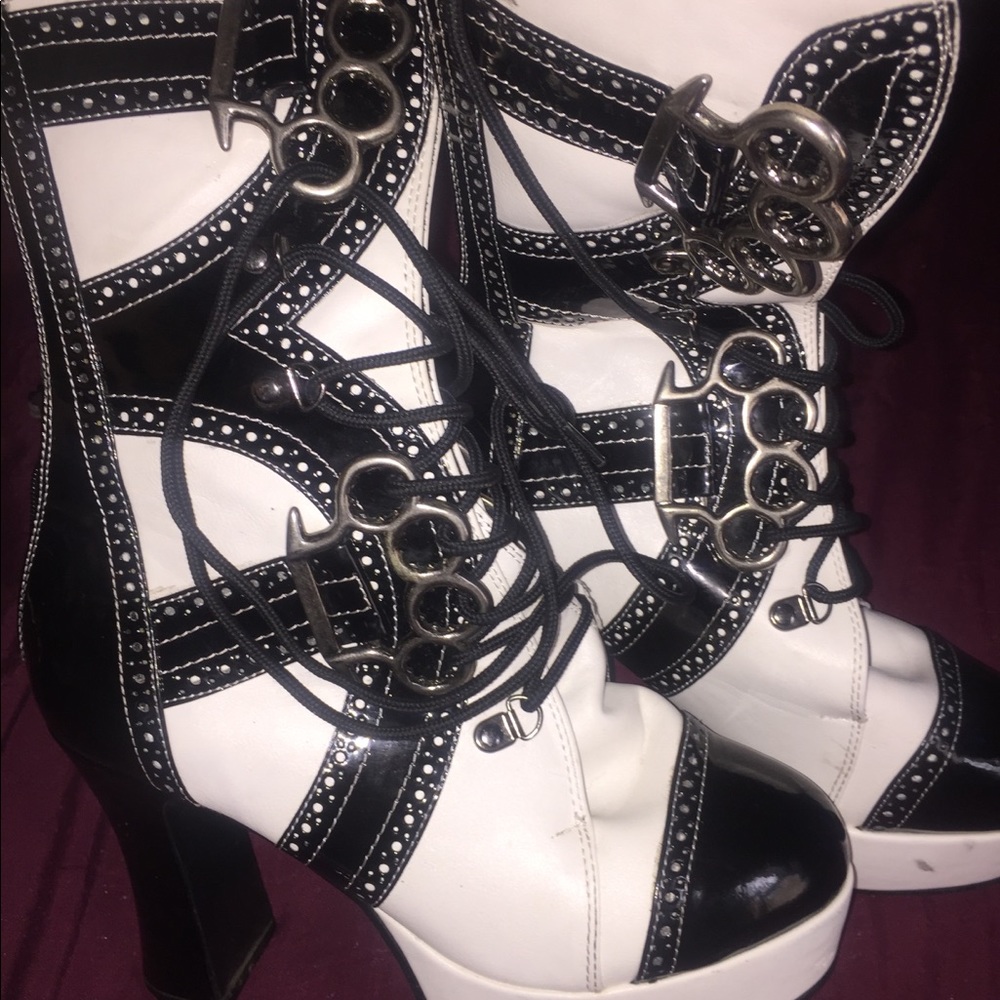 Brass knuckle boots😍💕